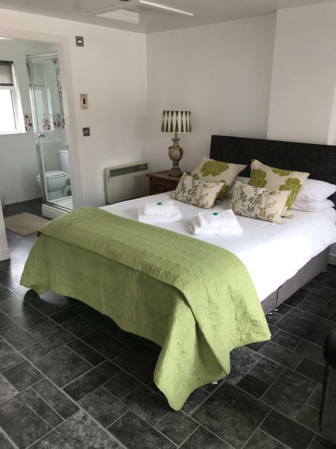 Garfield Guesthouse Дингуол Екстериор снимка